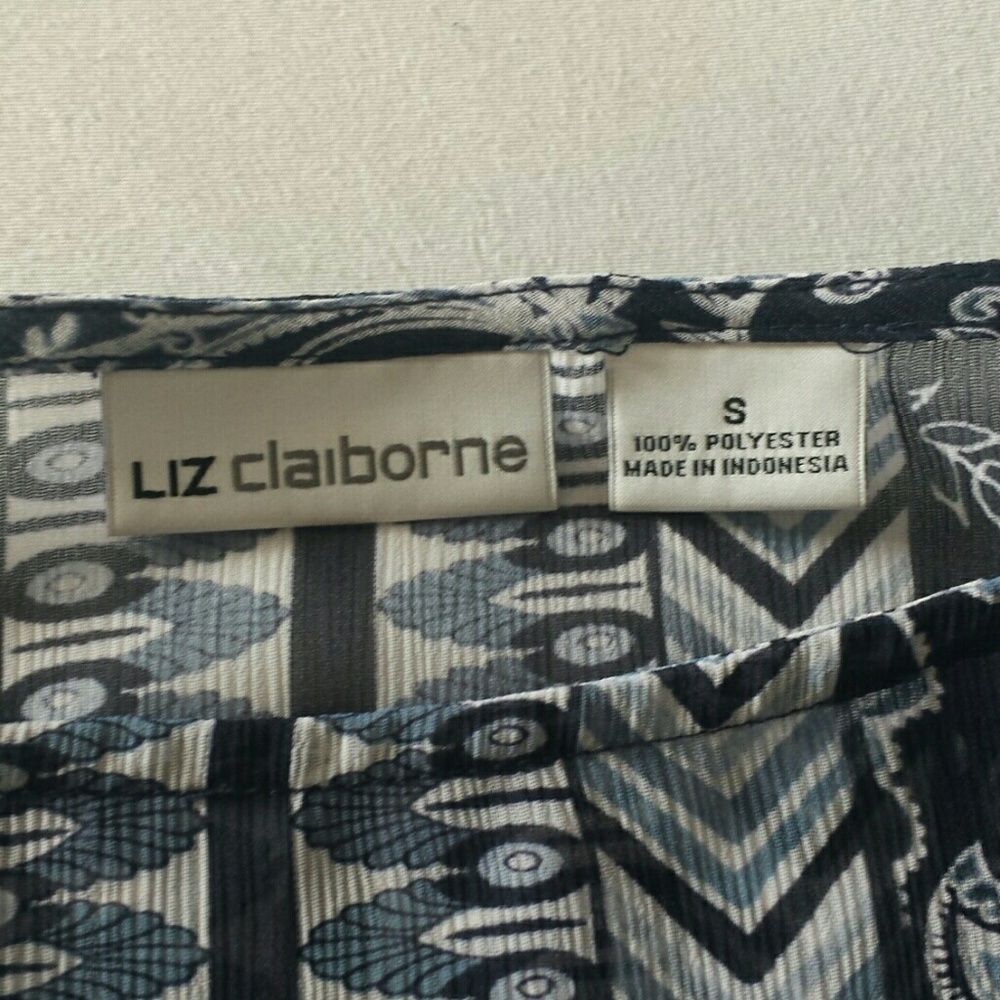 LIZ  CLAIBORNE Sheer Top.8 - Picture 3 of 4